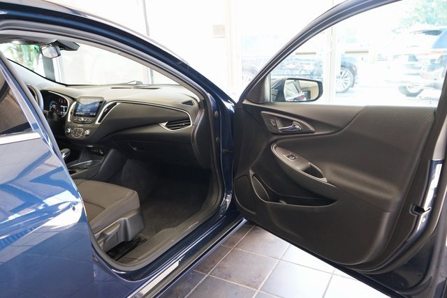 Used 2022 Chevrolet Malibu LT image 37