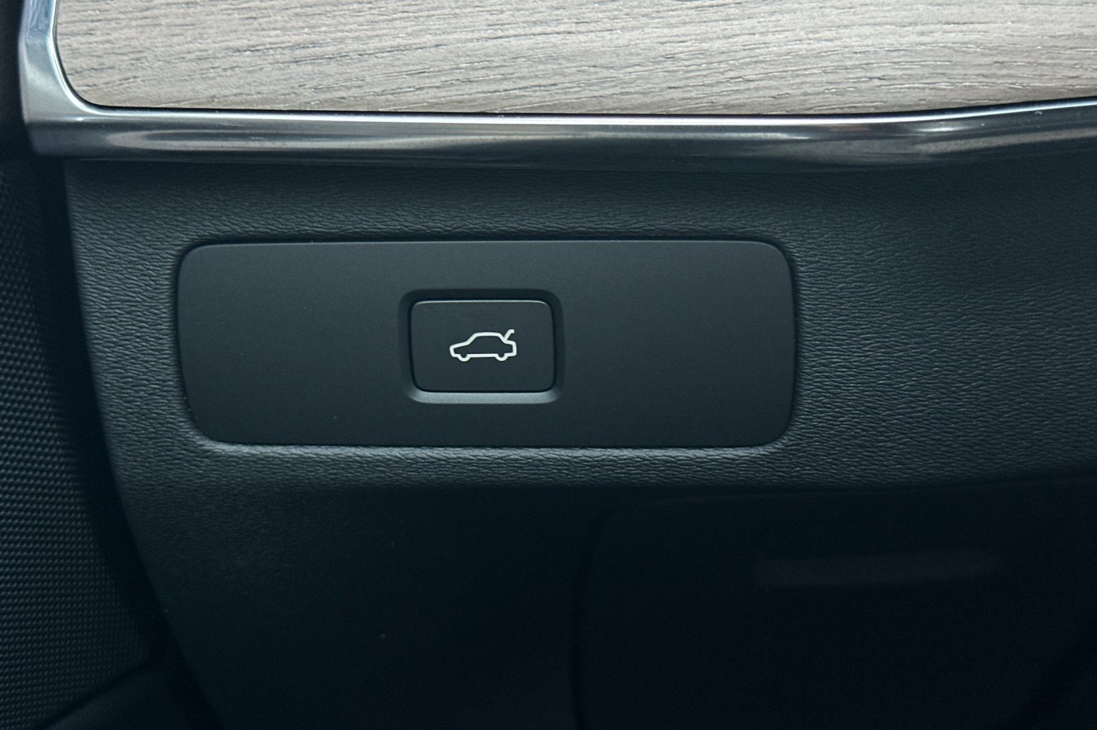 New 2026 Volvo XC90 B6 Plus w/ Protection Package Premier image 33