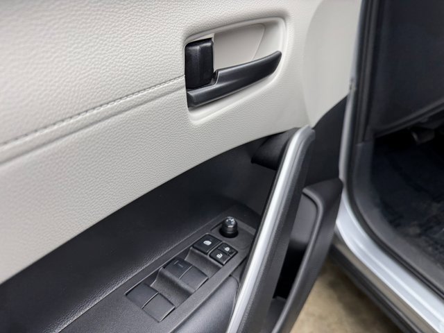 Used 2022 Toyota Corolla Cross LE image 12