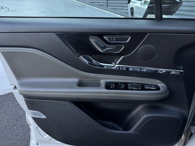 Used 2023 Lincoln Corsair Reserve w/ Equipment Group 201A image 13