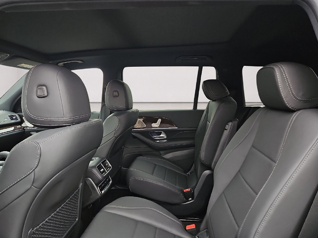 Used 2025 Mercedes-Benz GLS 450 4MATIC image 15