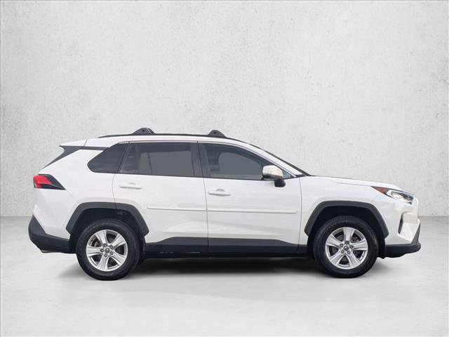 Used 2020 Toyota RAV4 XLE w/ Convenience Package FWD image 4