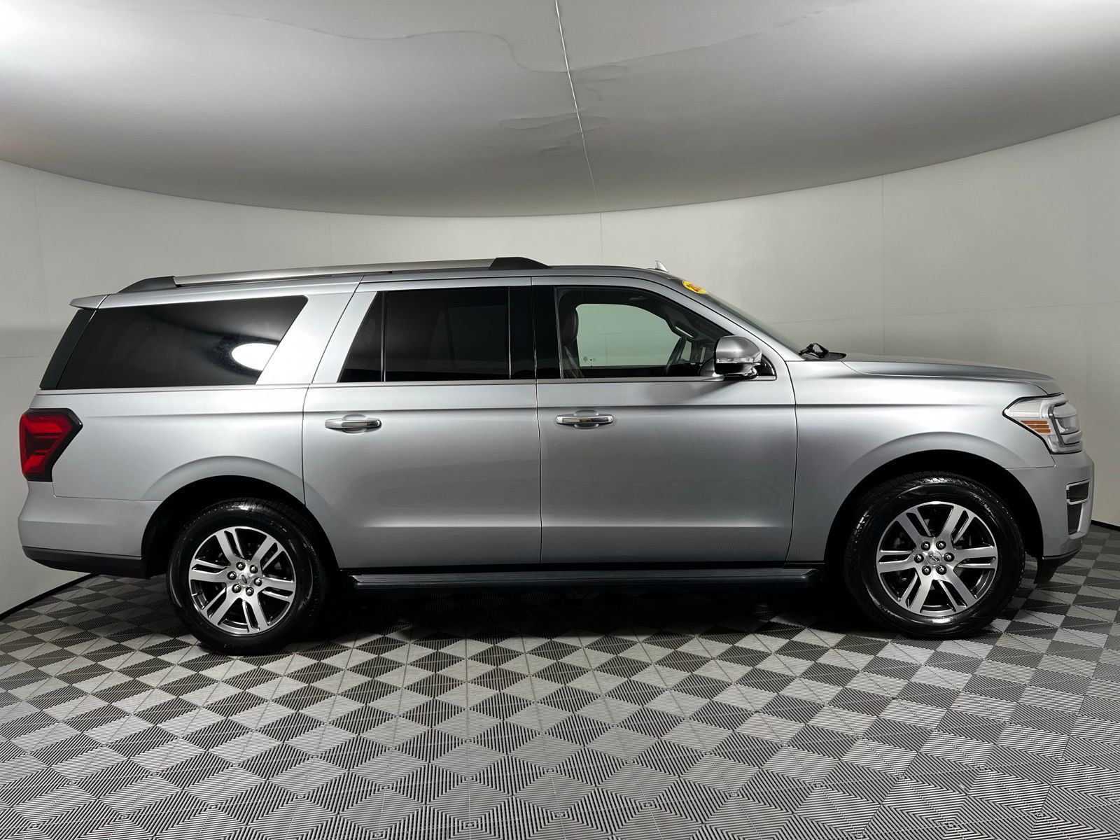 Used 2024 Ford Expedition Max Limited image 4