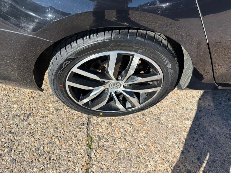 Used 2016 Volkswagen Golf SE image 26