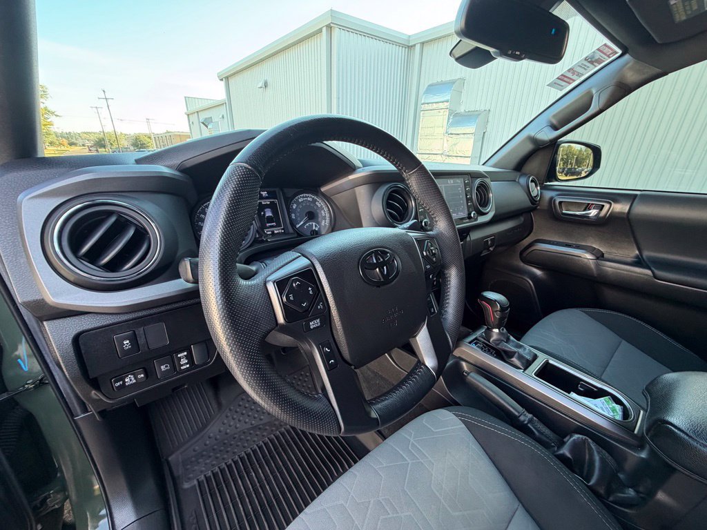 Used 2022 Toyota Tacoma TRD Sport AWD/4WD image 18