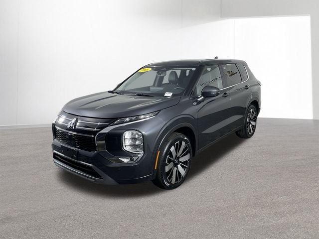 Used 2025 Mitsubishi Outlander SE image 1