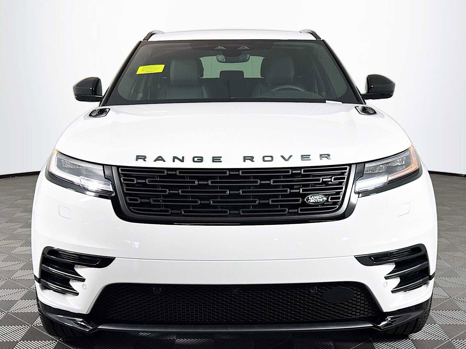 New 2026 Land Rover Range Rover Velar Dynamic SE image 2