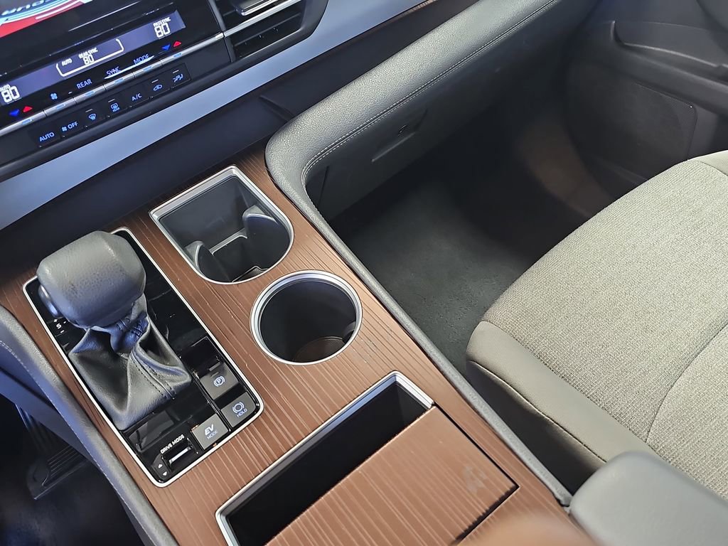 Used 2024 Toyota Sienna LE image 22