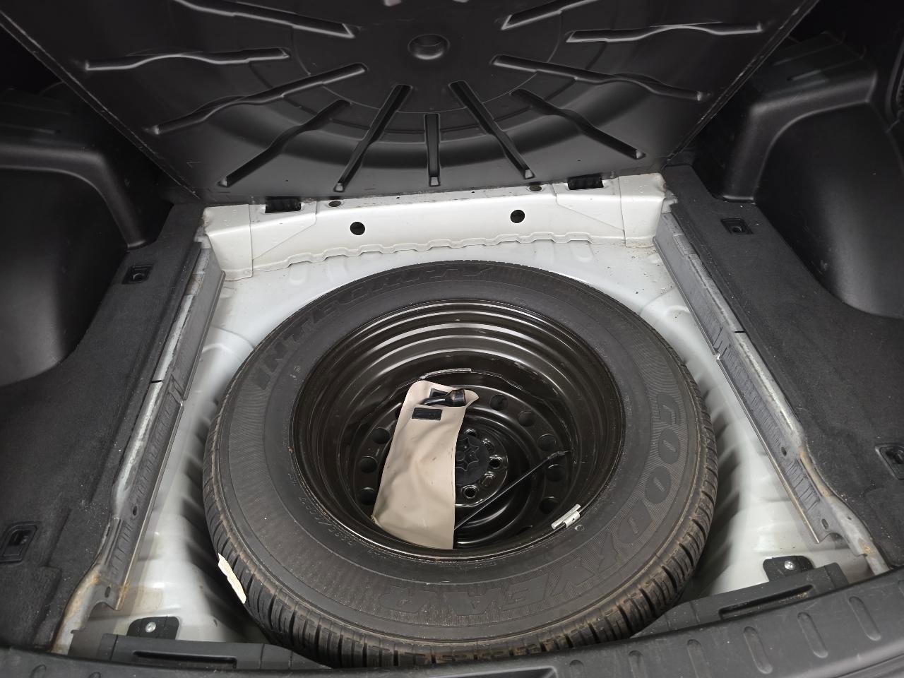 Used 2011 Mitsubishi Endeavor LS image 30
