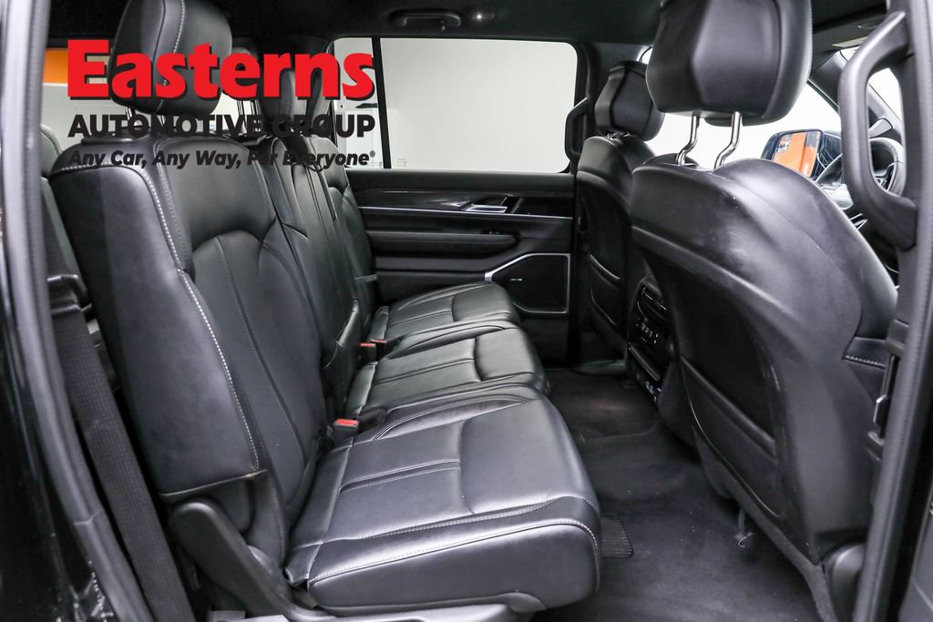 Used 2022 Jeep Wagoneer Series II AWD/4WD image 23
