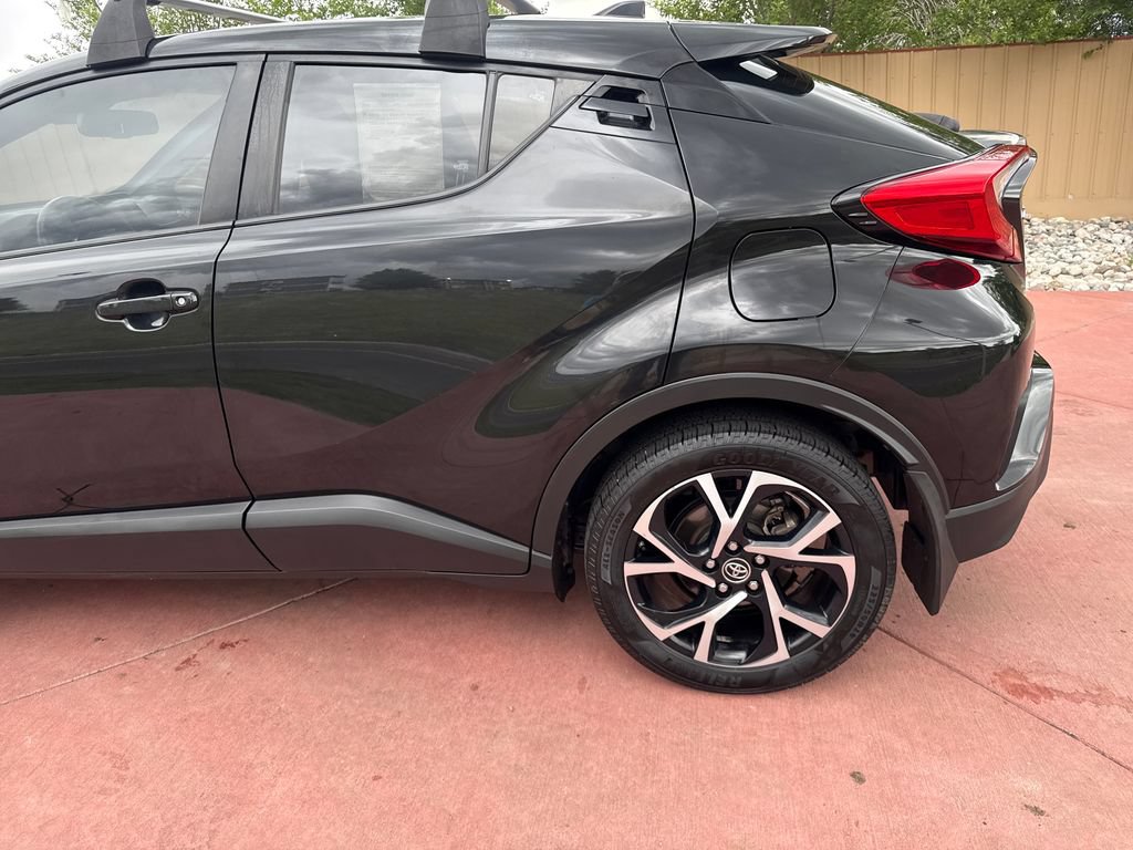 Used 2018 Toyota C-HR XLE FWD image 35
