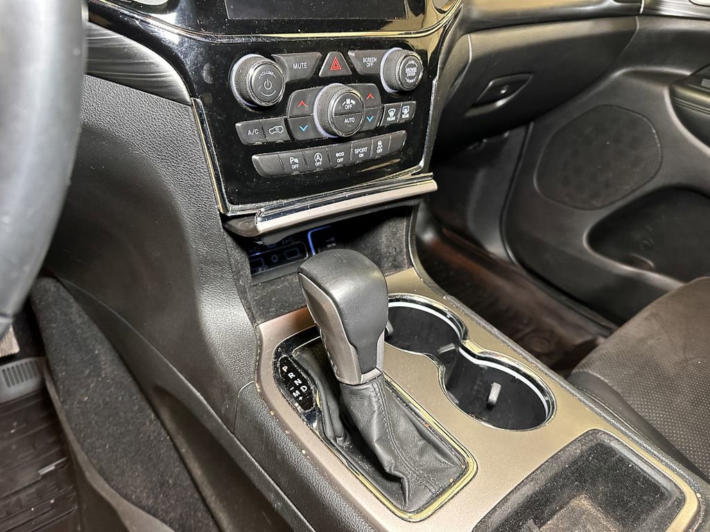 Used 2019 Jeep Grand Cherokee Altitude image 41