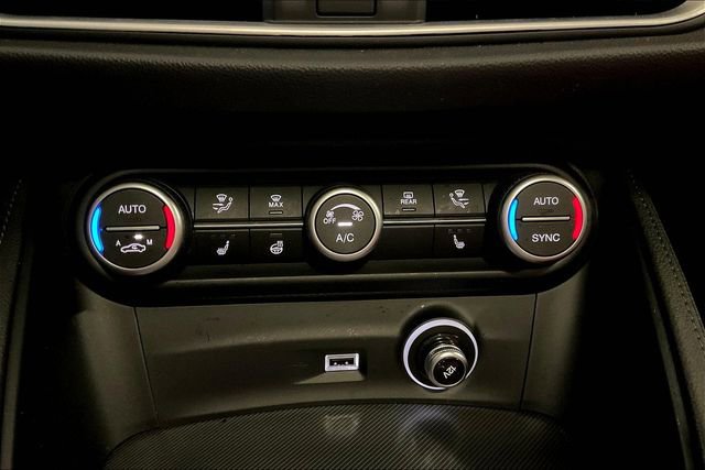 Used 2022 Alfa Romeo Stelvio Veloce image 32