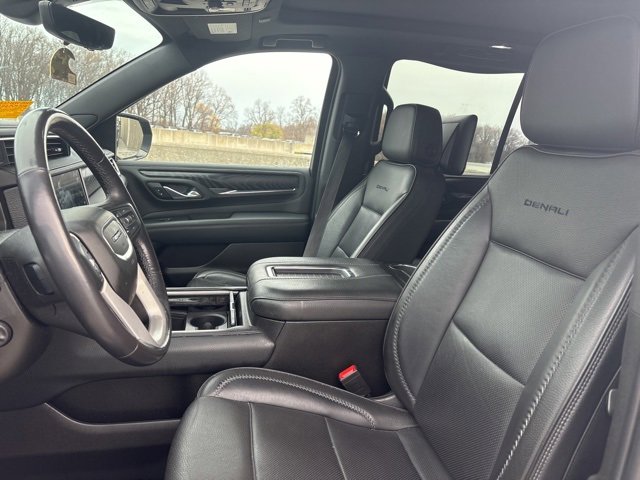 Used 2021 GMC Yukon Denali w/ Denali Premium Package image 3
