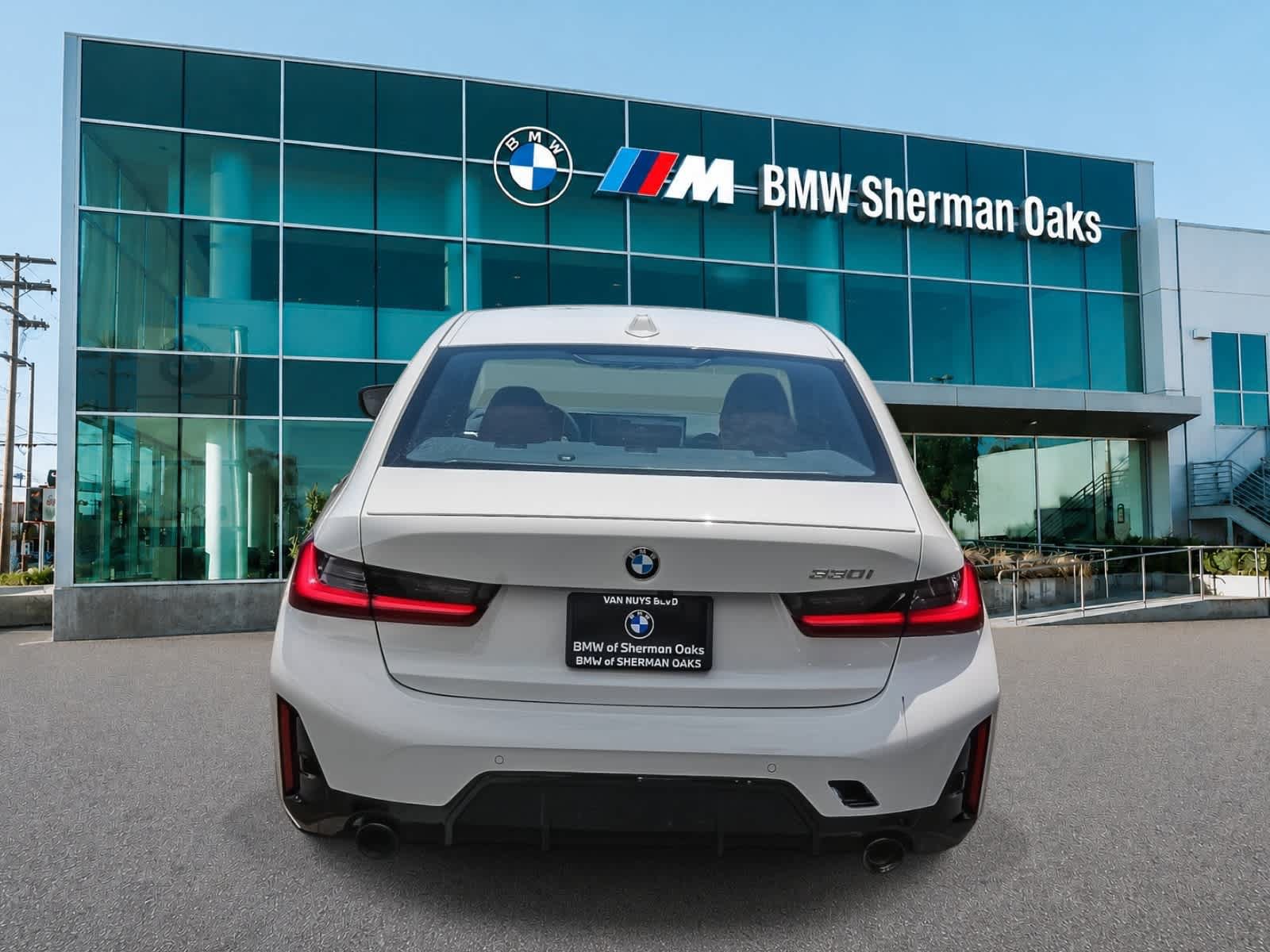 New 2026 BMW 330i Sedan w/ M Sport Package RWD image 5