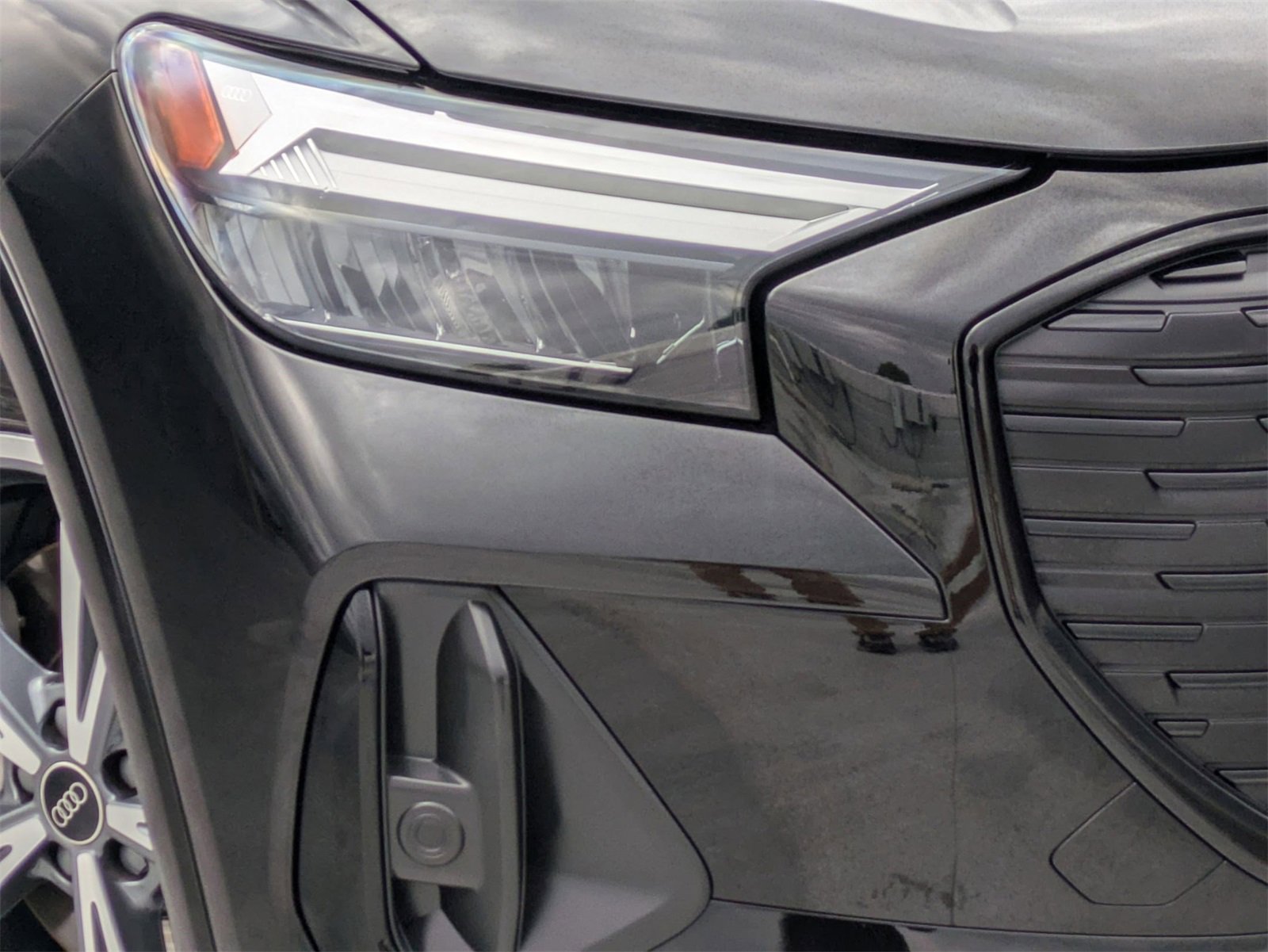 Used 2025 Audi Q4 e-tron Premium Plus w/ Premium Plus image 25