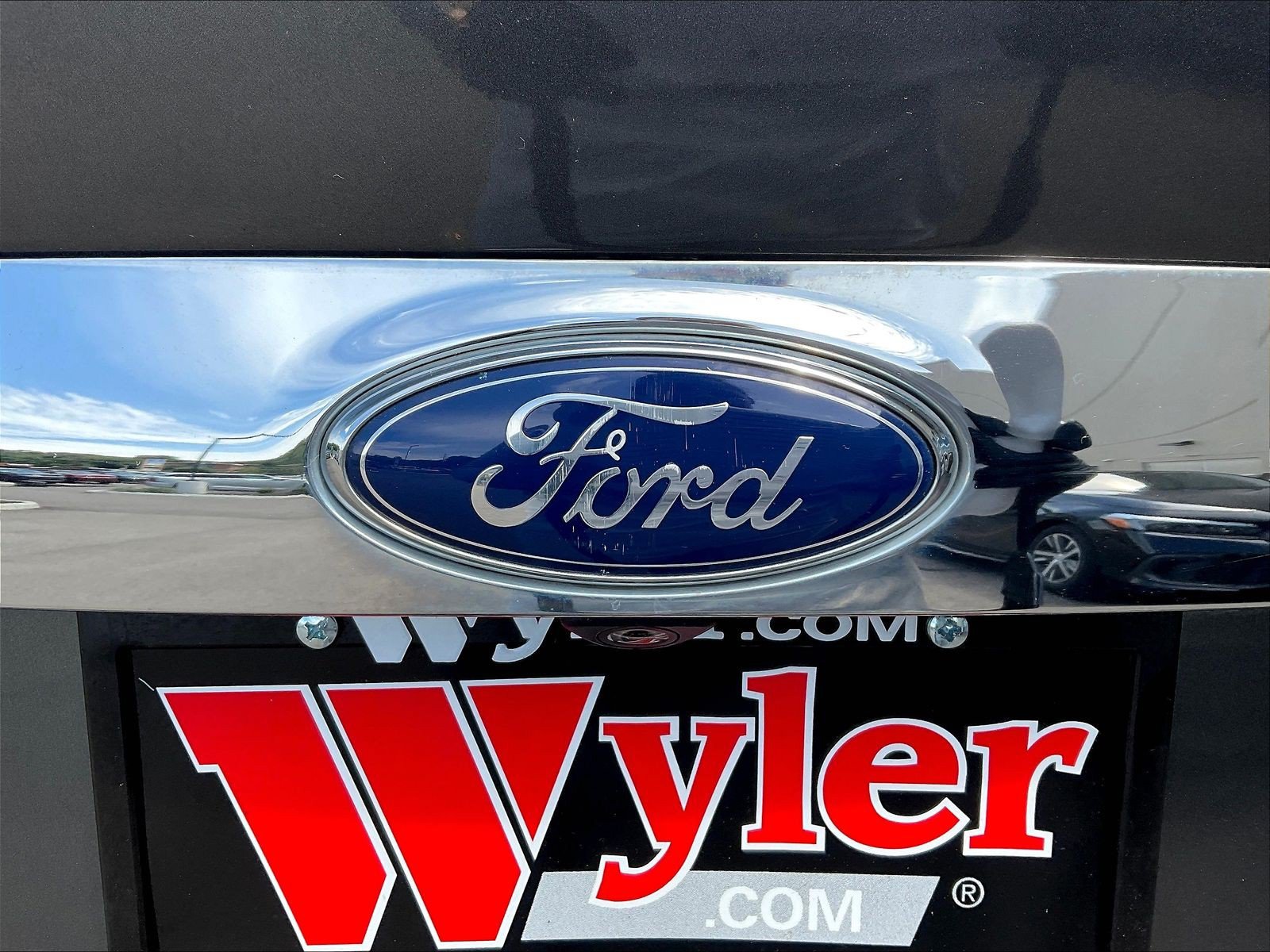 Used 2015 Ford Escape Titanium FWD image 24