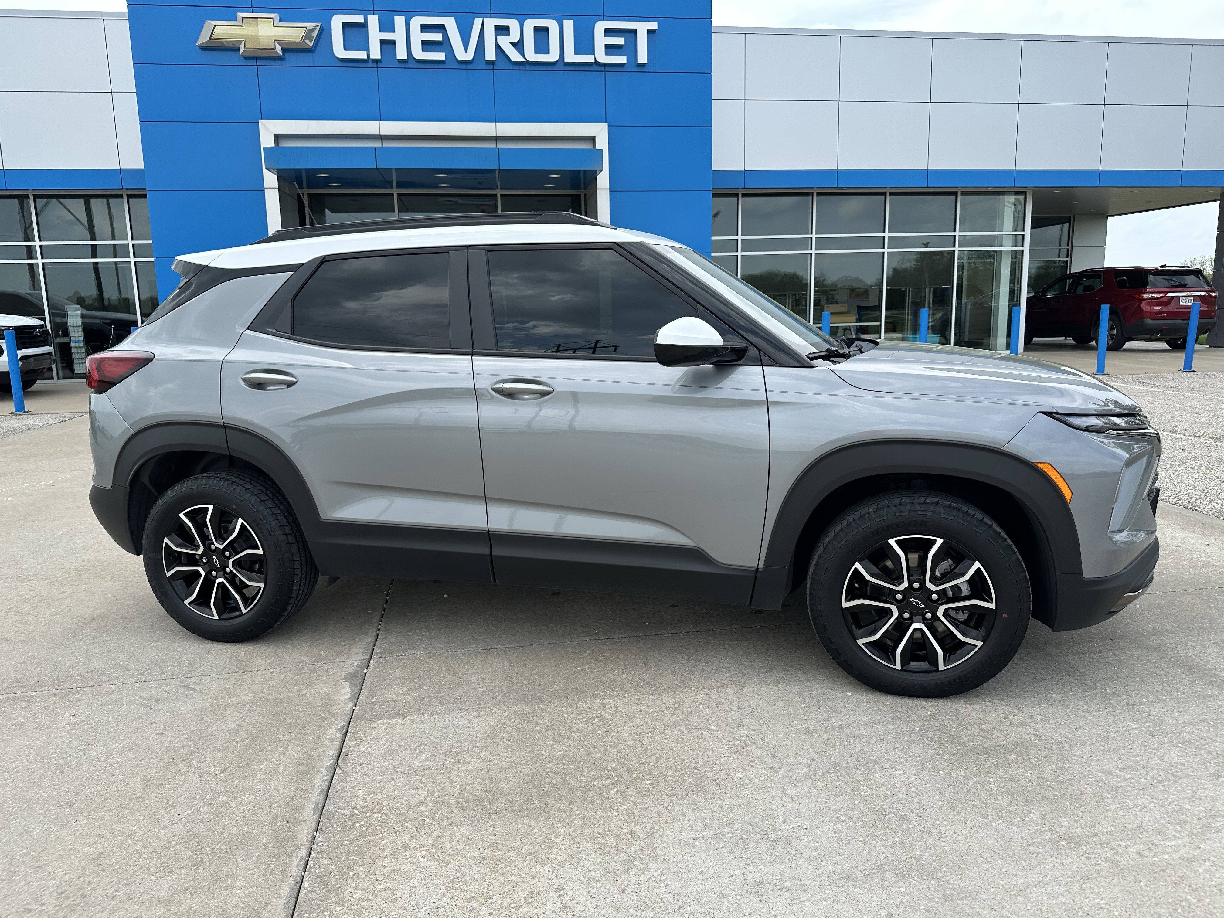 Used 2024 Chevrolet TrailBlazer ACTIV AWD/4WD image 2