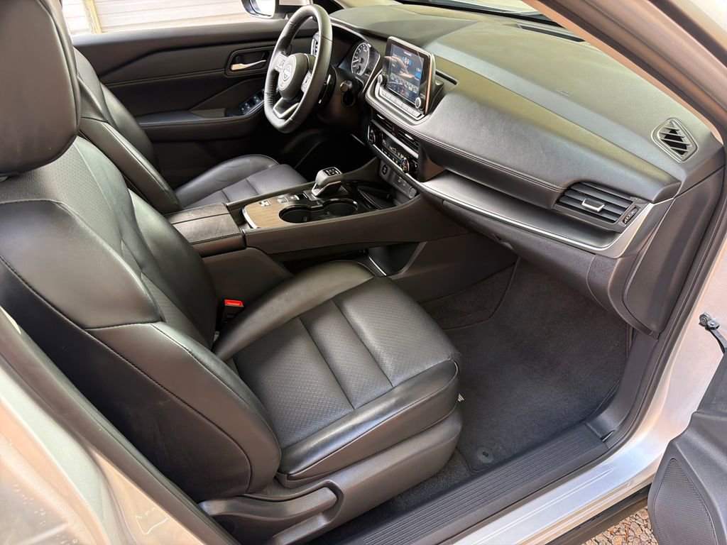 Used 2024 Nissan Rogue SV w/ SV Premium Package image 25