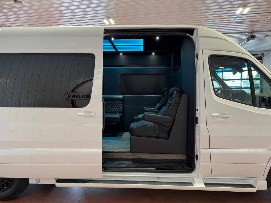 Used 2023 Mercedes-Benz Sprinter 2500 image 14