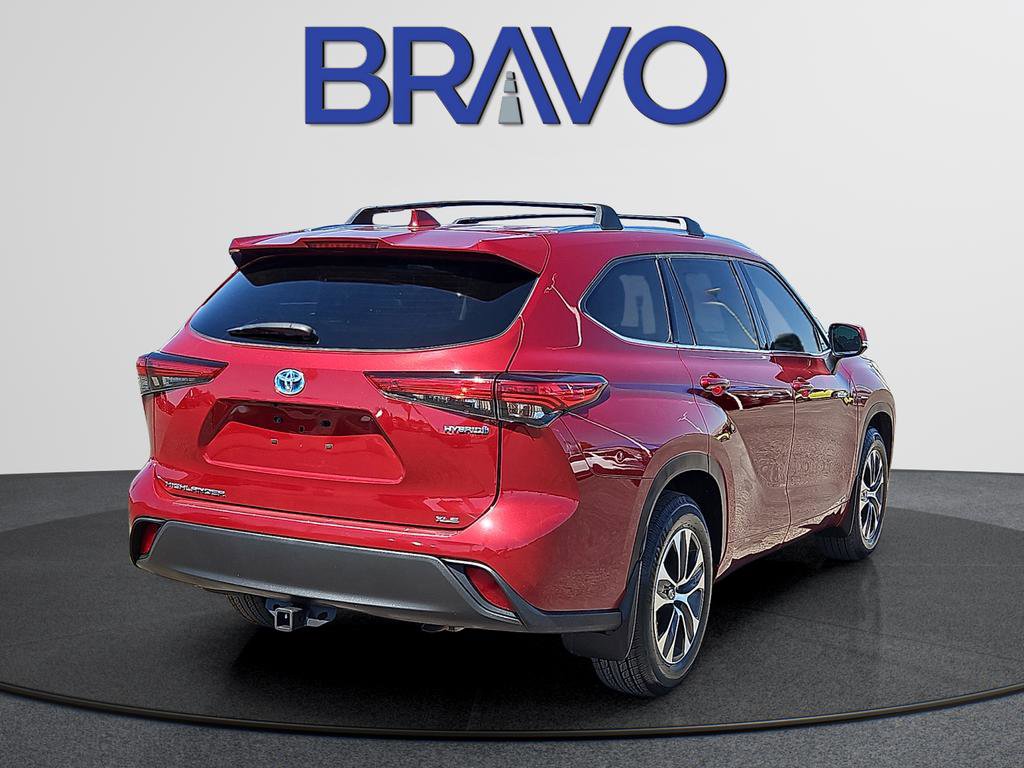 Used 2021 Toyota Highlander XLE AWD/4WD image 4