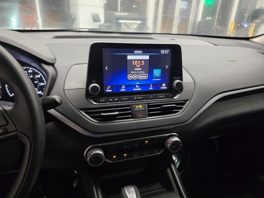 Used 2025 Nissan Altima 2.5 S FWD image 21