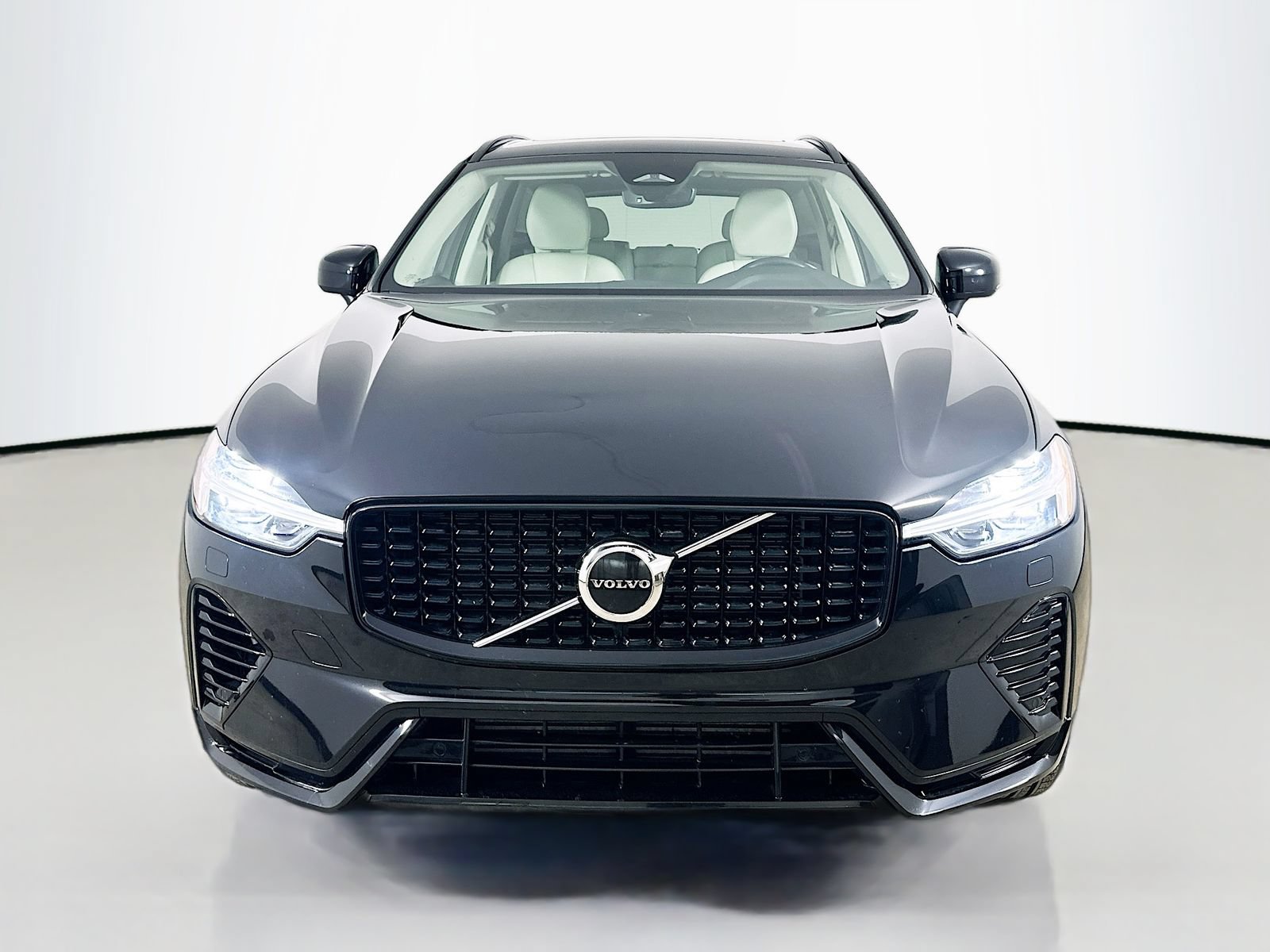 Used 2024 Volvo XC60 T8 Core w/ Climate Package AWD/4WD image 2