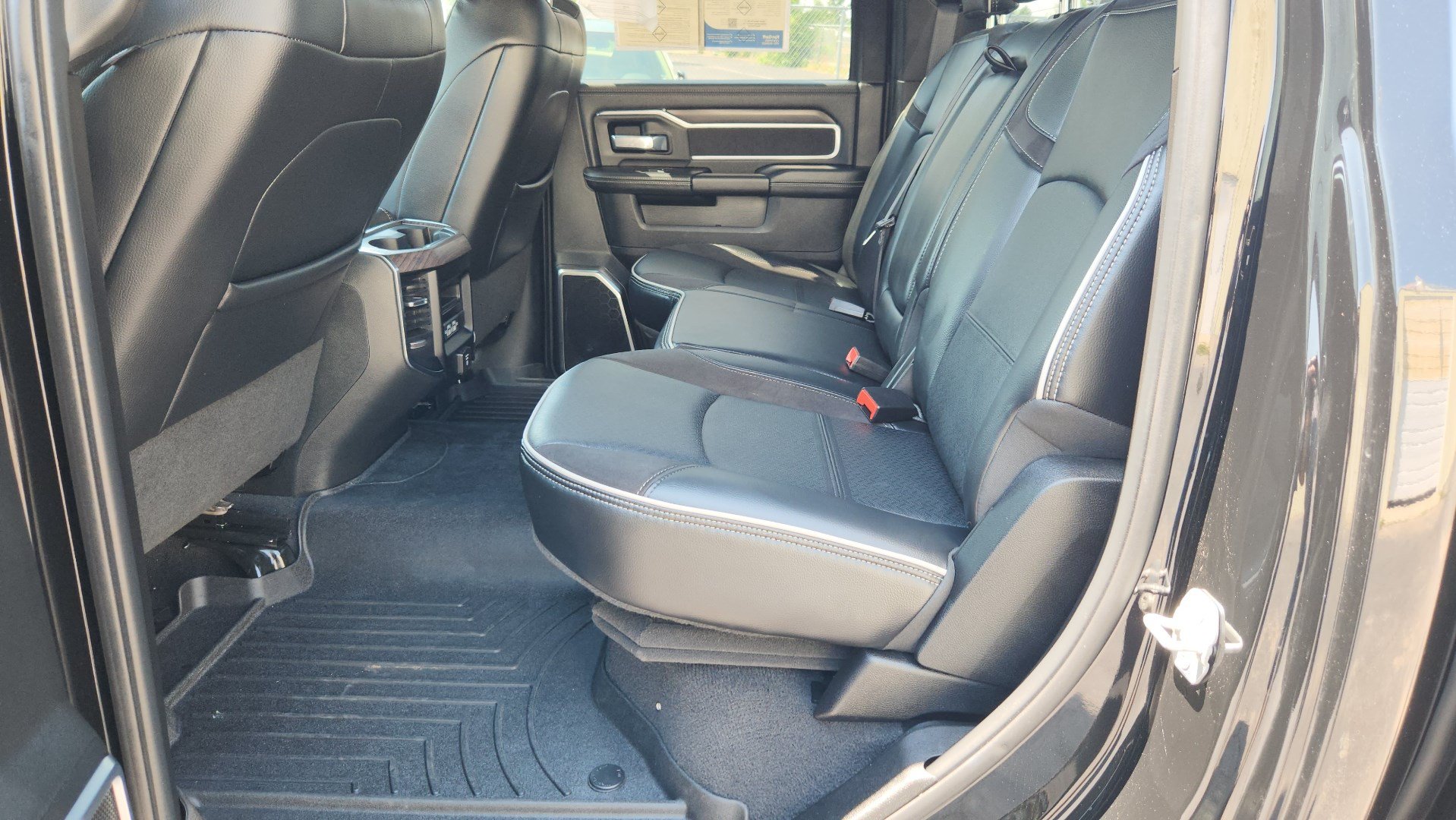 Used 2025 RAM 2500 Laramie AWD/4WD image 21