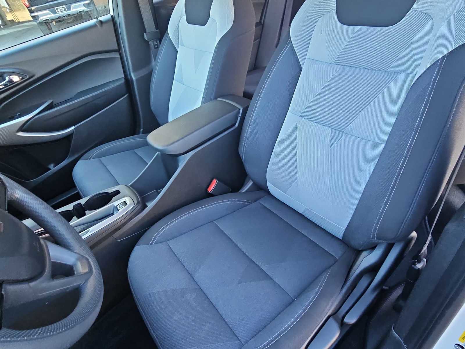 Certified 2025 Chevrolet Trax LS image 17