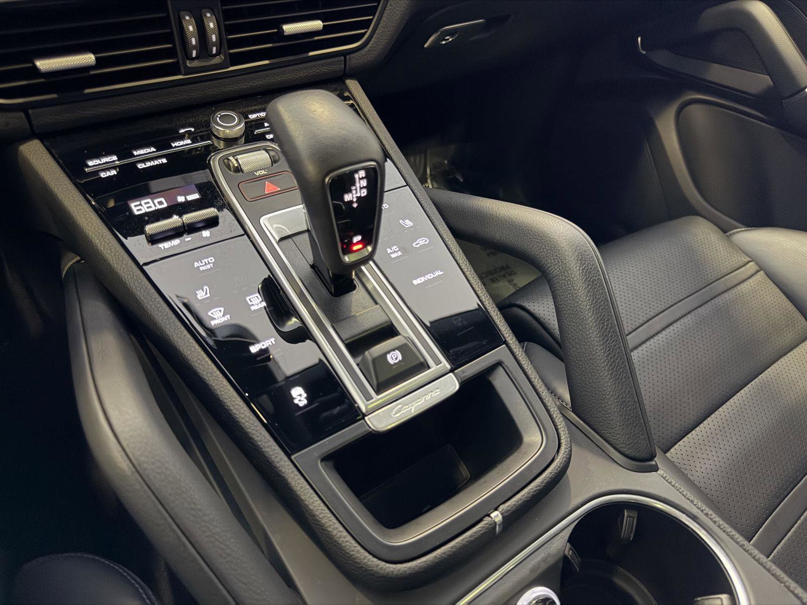 Certified 2023 Porsche Cayenne Platinum Edition image 19