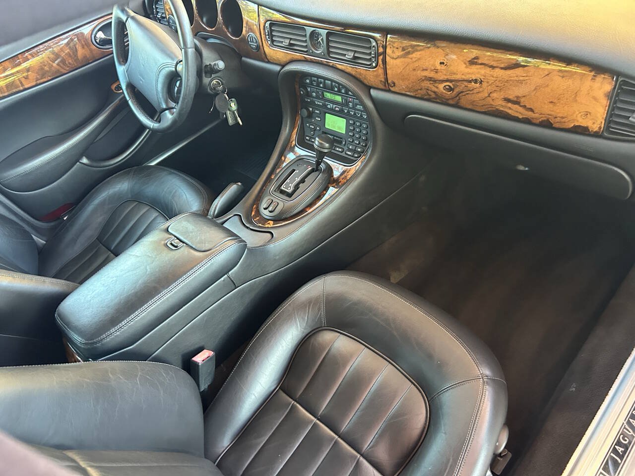 Used 2000 Jaguar XJ8 RWD image 12