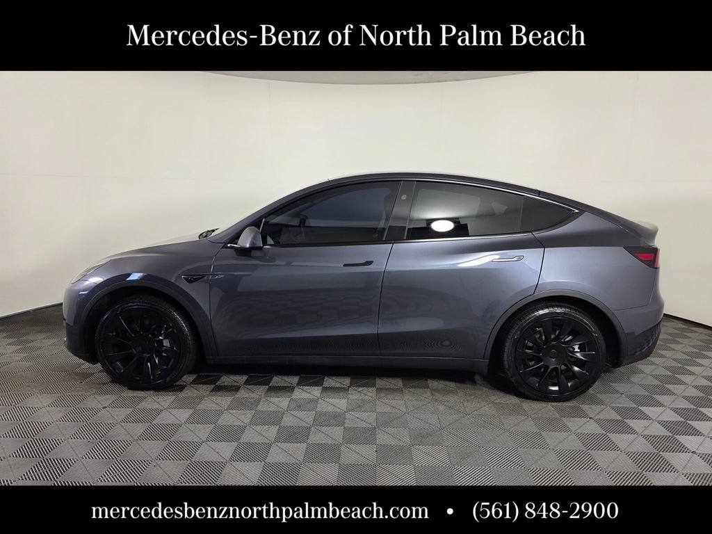 Used 2023 Tesla Model Y 2WD image 3