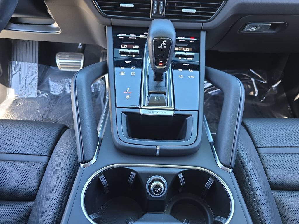 Used 2023 Porsche Cayenne Turbo AWD/4WD image 28