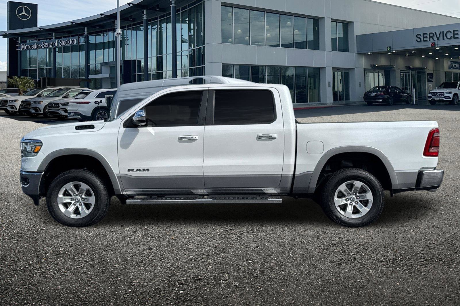 Used 2019 RAM 1500 Laramie AWD/4WD image 7