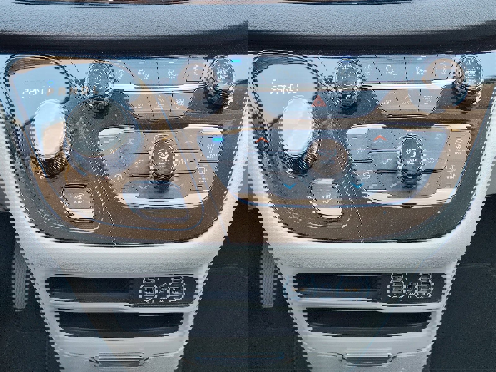 Used 2024 Chrysler Pacifica Touring-L image 19