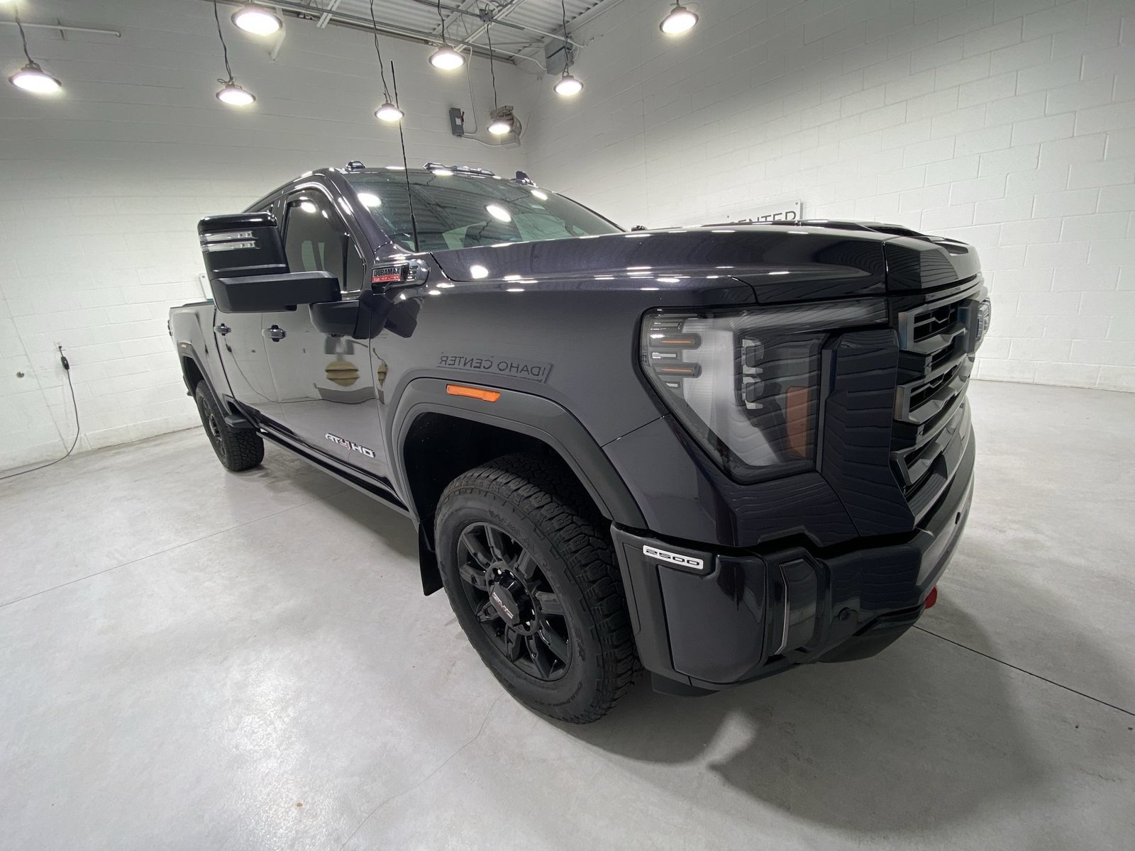 Used 2024 GMC Sierra 2500 AT4 w/ AT4 Premium Plus Package AWD/4WD image 2