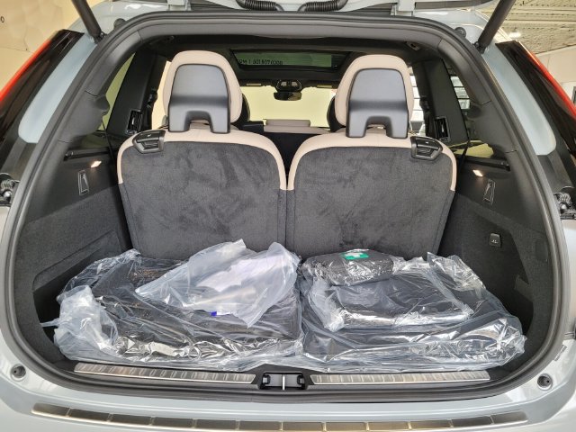 New 2026 Volvo XC90 B6 Plus w/ Protection Package Premier AWD/4WD image 16