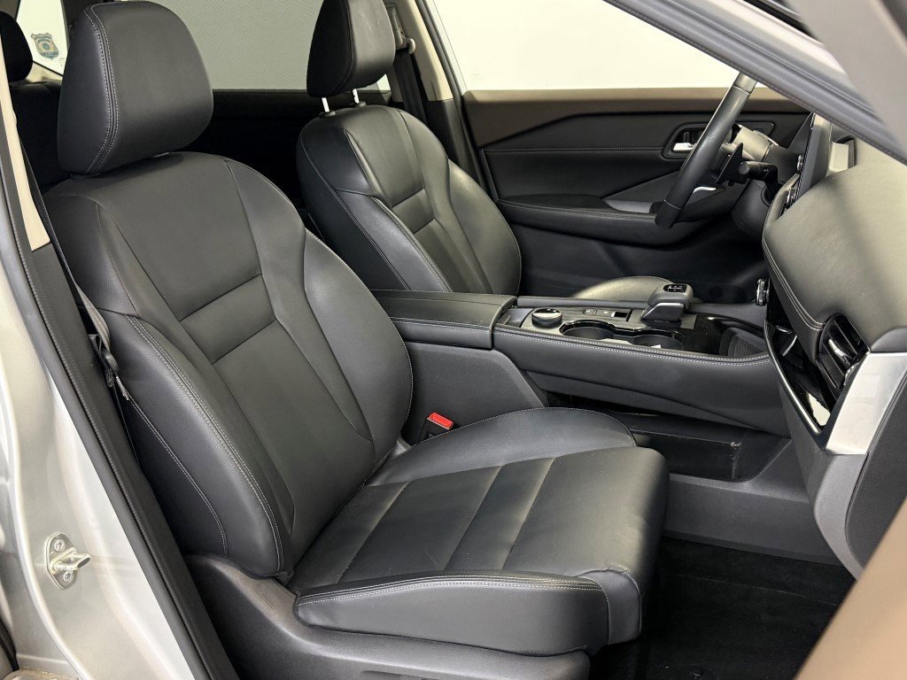 Used 2023 Nissan Rogue SL w/ SL Premium Package image 13