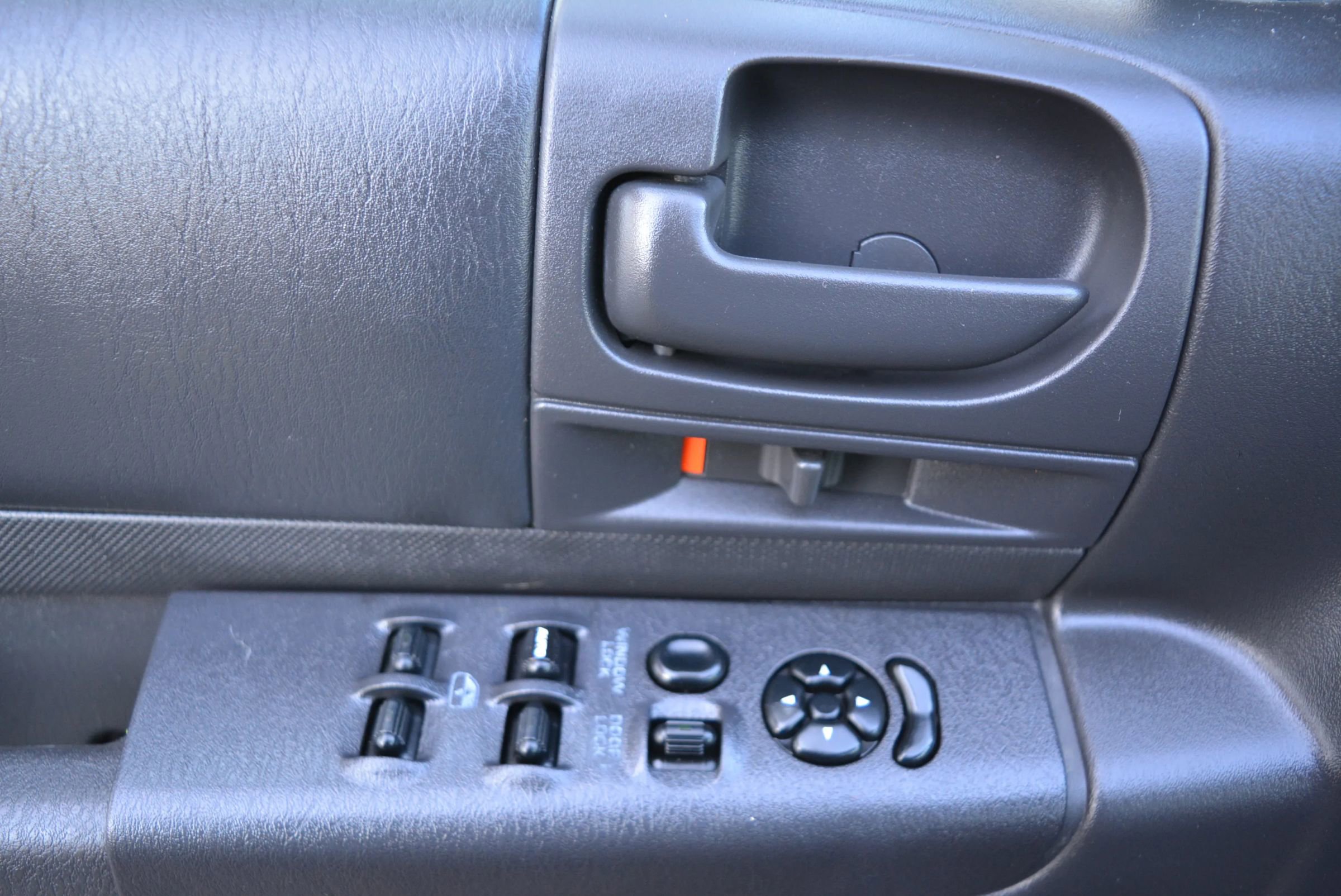 Used 2003 Dodge Durango Sport image 23