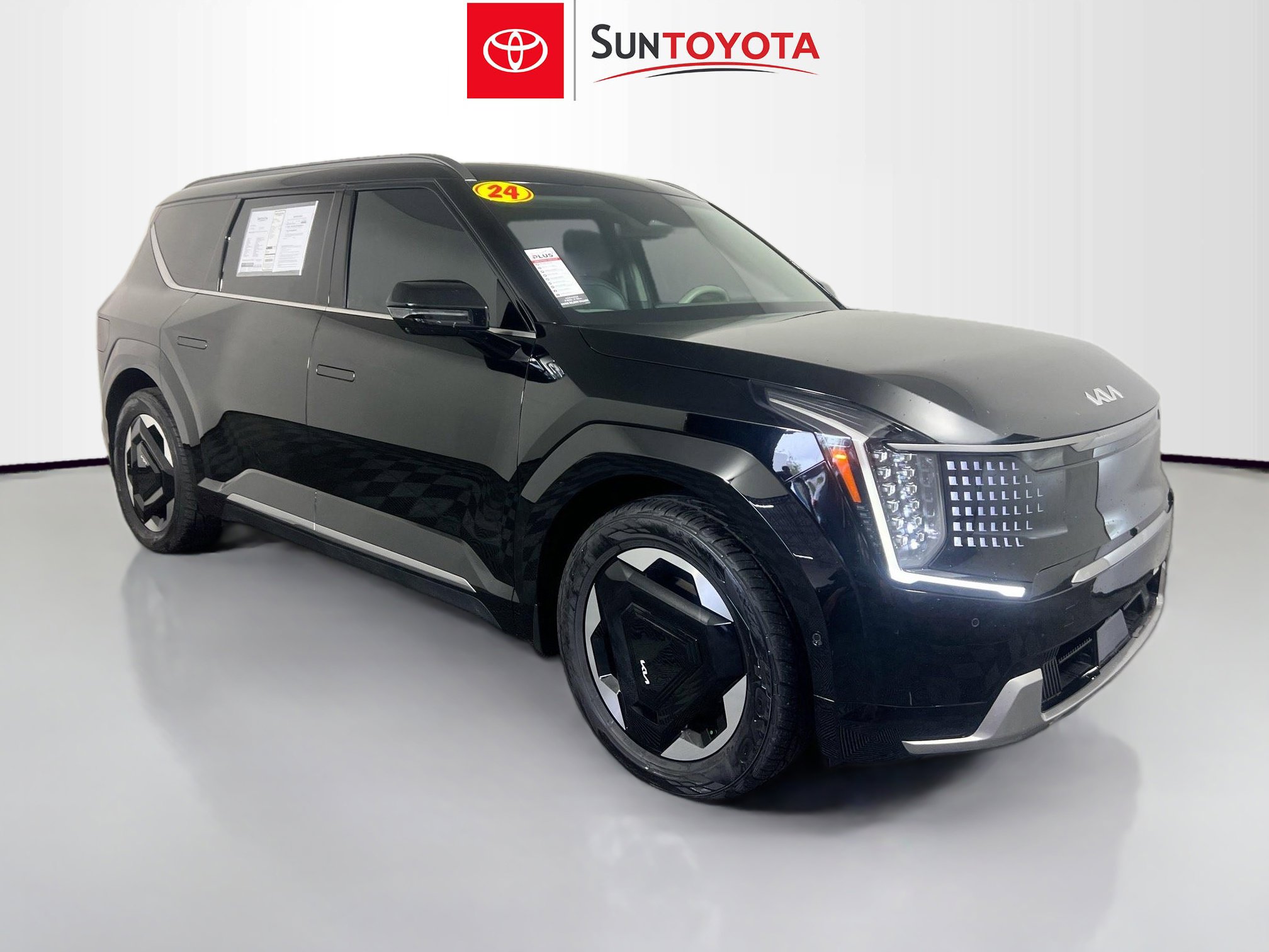 Used 2024 Kia EV9 Land image 1