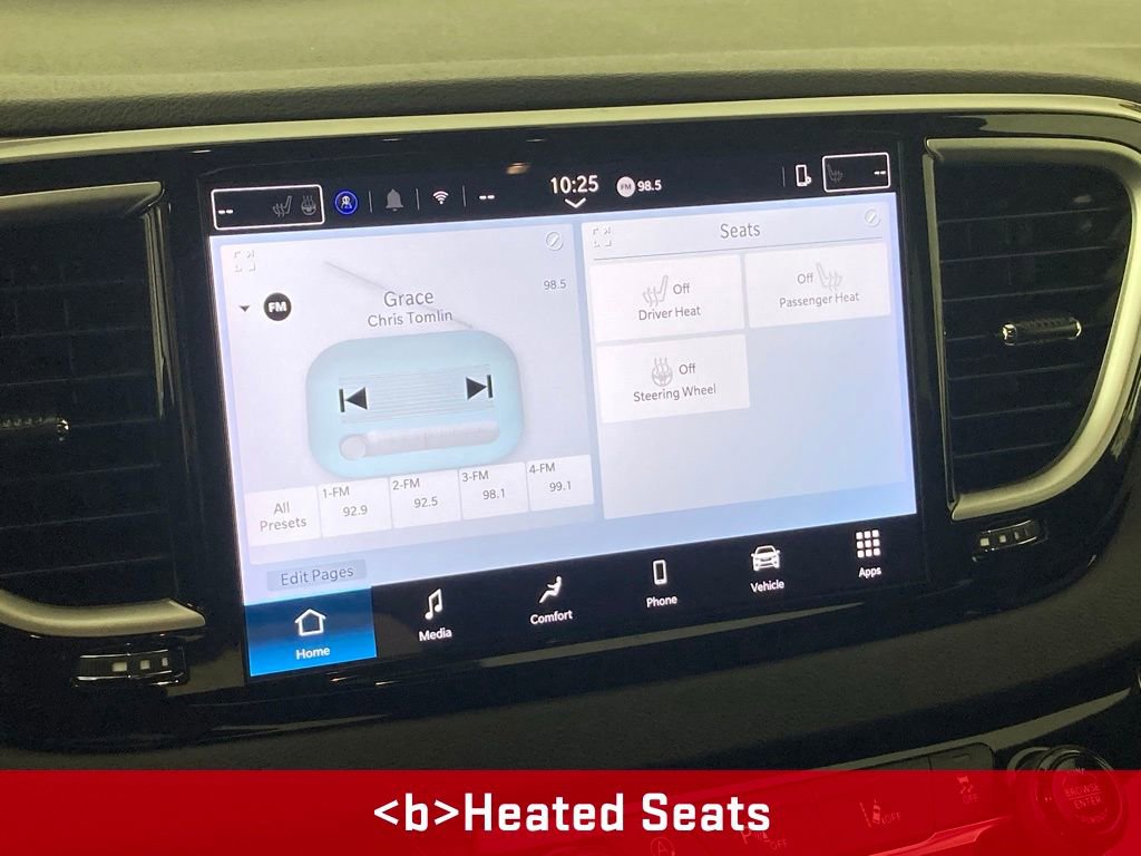 Used 2025 Chrysler Pacifica Select FWD image 3