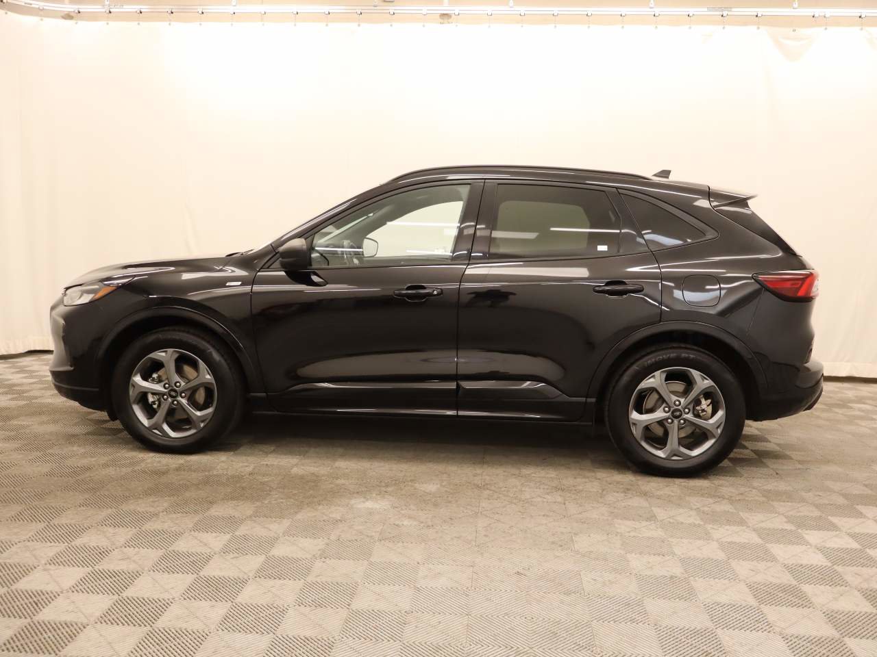 Used 2024 Ford Escape ST-Line FWD image 2