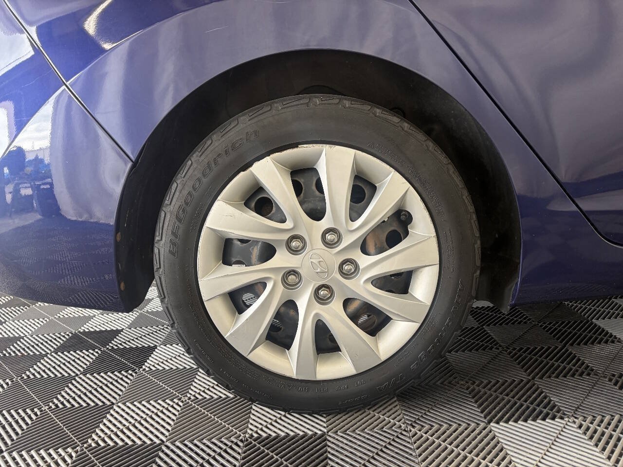 Used 2011 Hyundai Elantra GLS FWD image 23