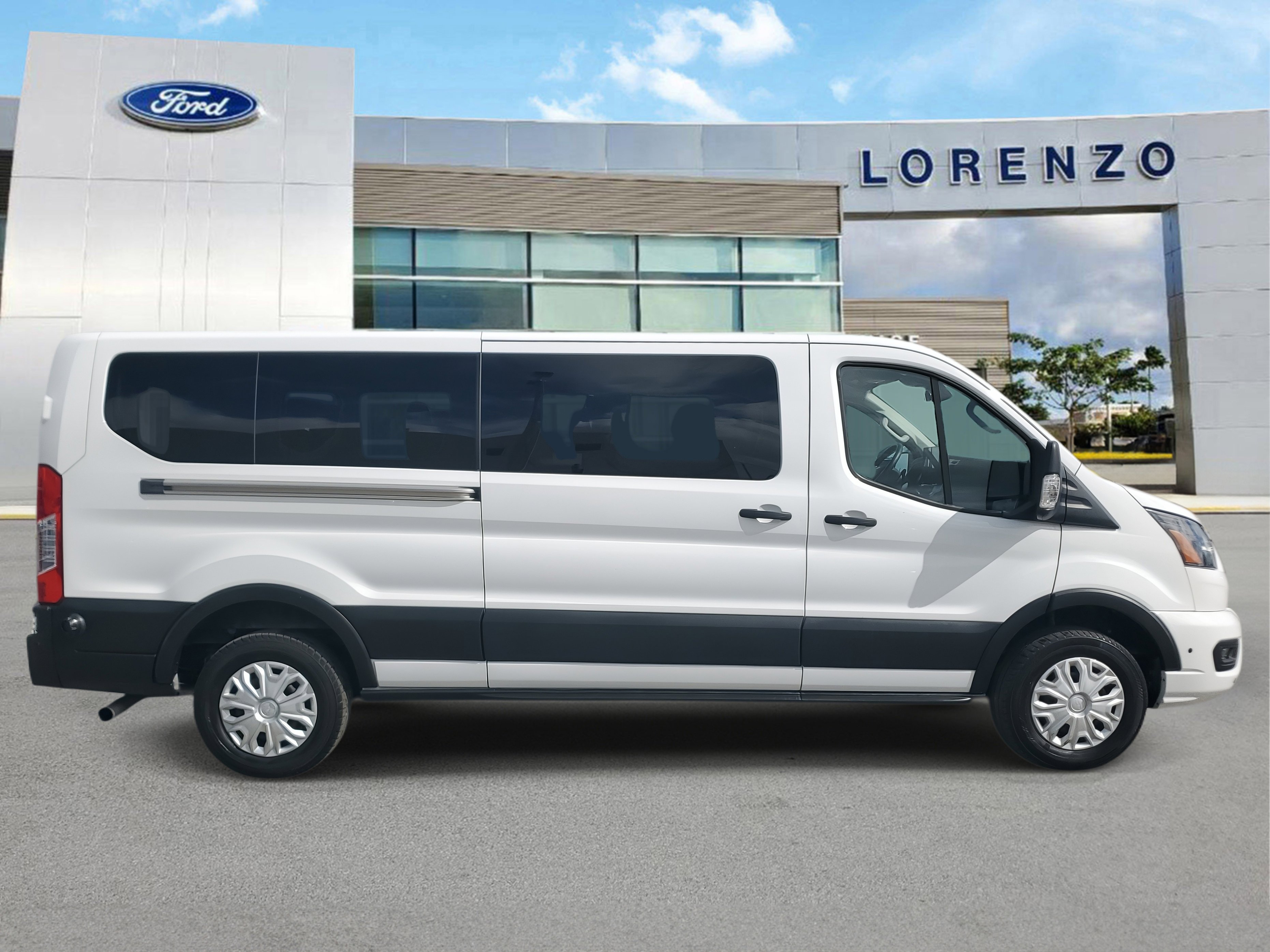 Used 2024 Ford Transit 350 XLT image 4