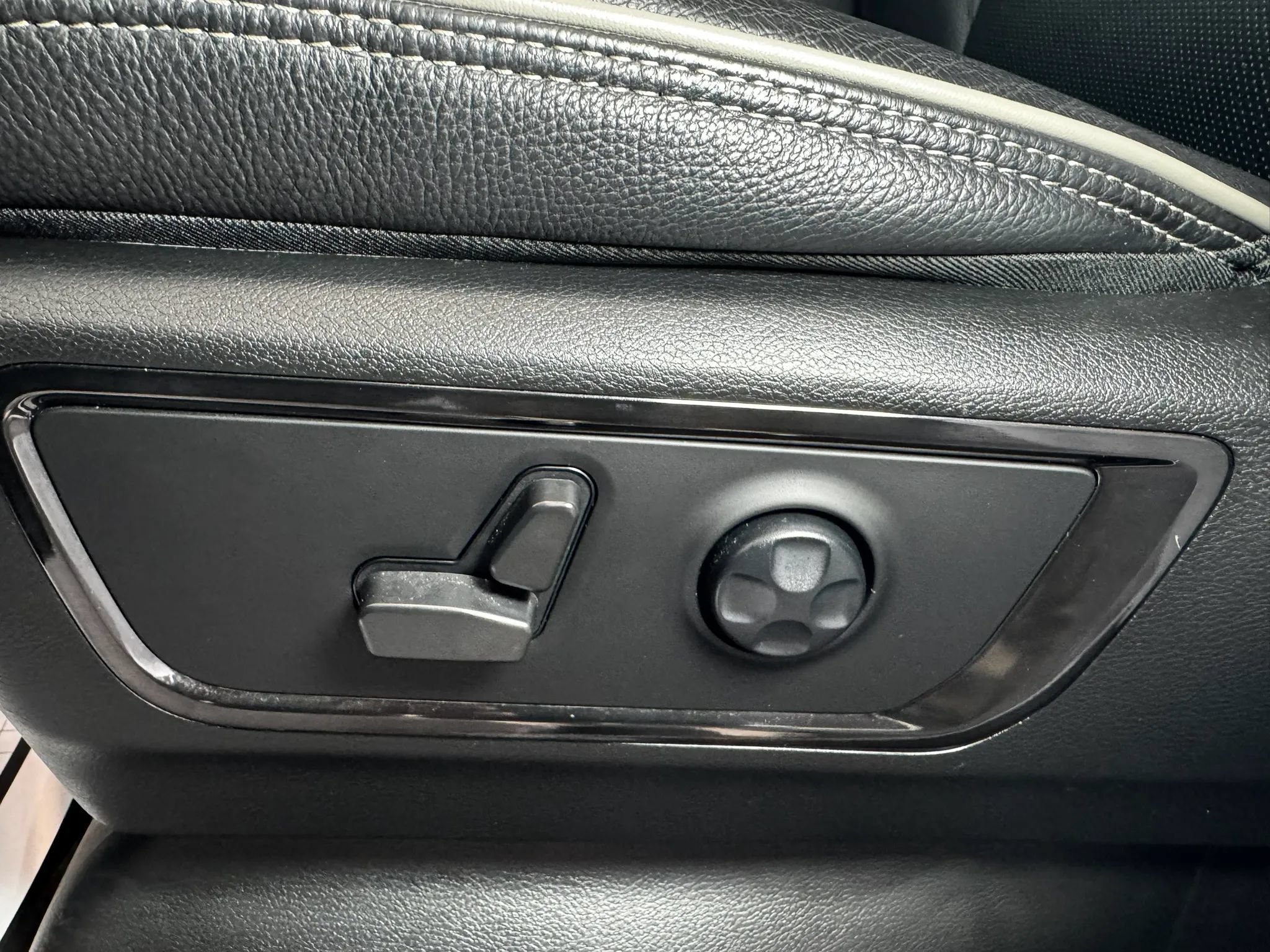 Used 2023 RAM 1500 Limited AWD/4WD image 12