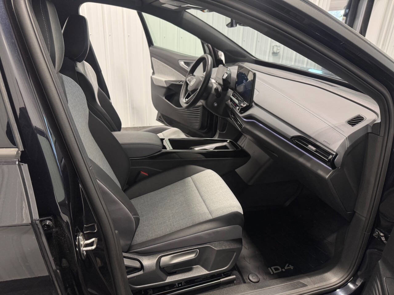 Used 2023 Volkswagen ID.4 S image 17