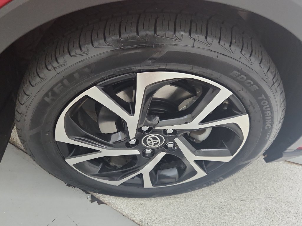 Used 2020 Toyota C-HR XLE FWD image 36