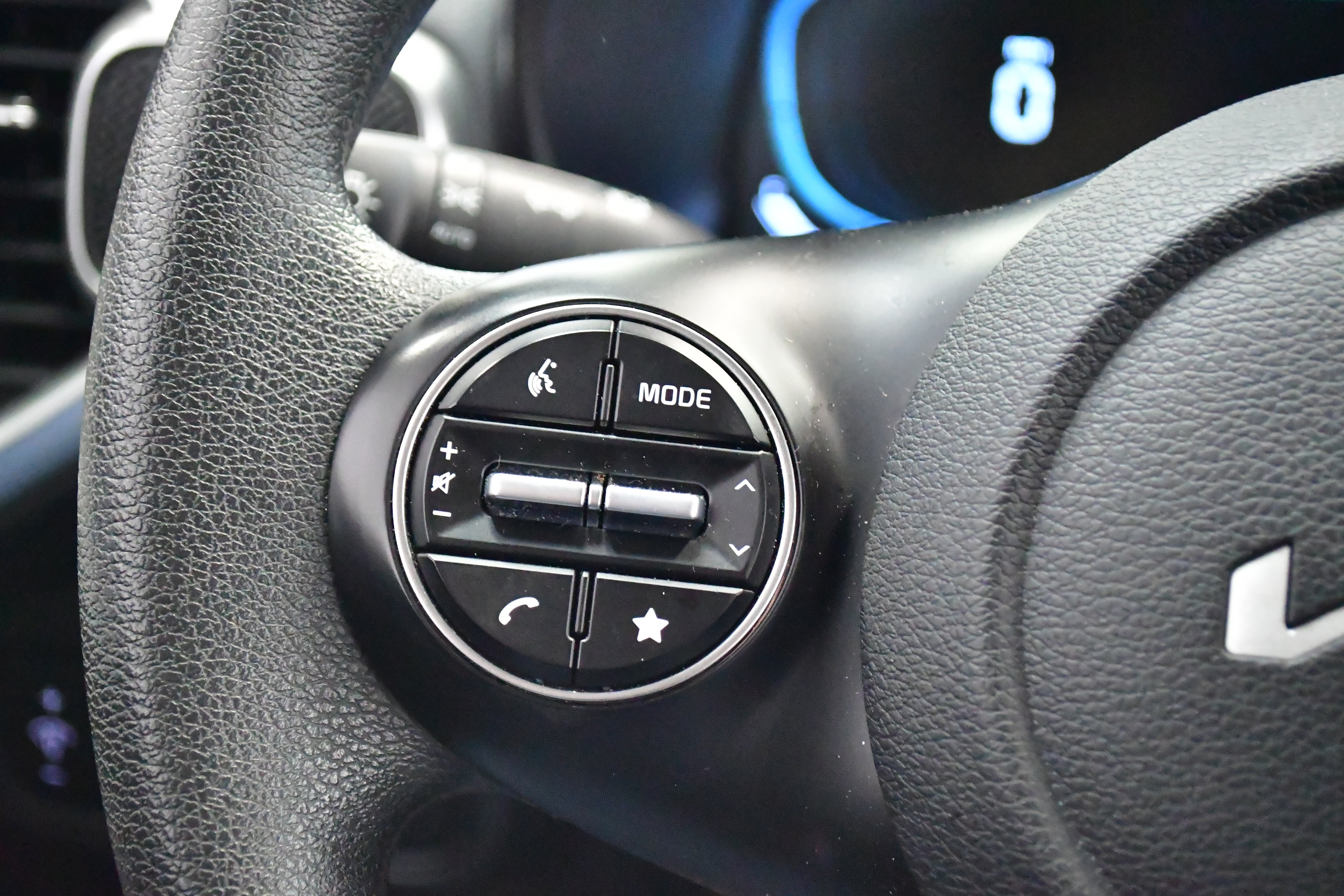 Used 2025 Kia Soul LX w/ LX Technology Package FWD image 22