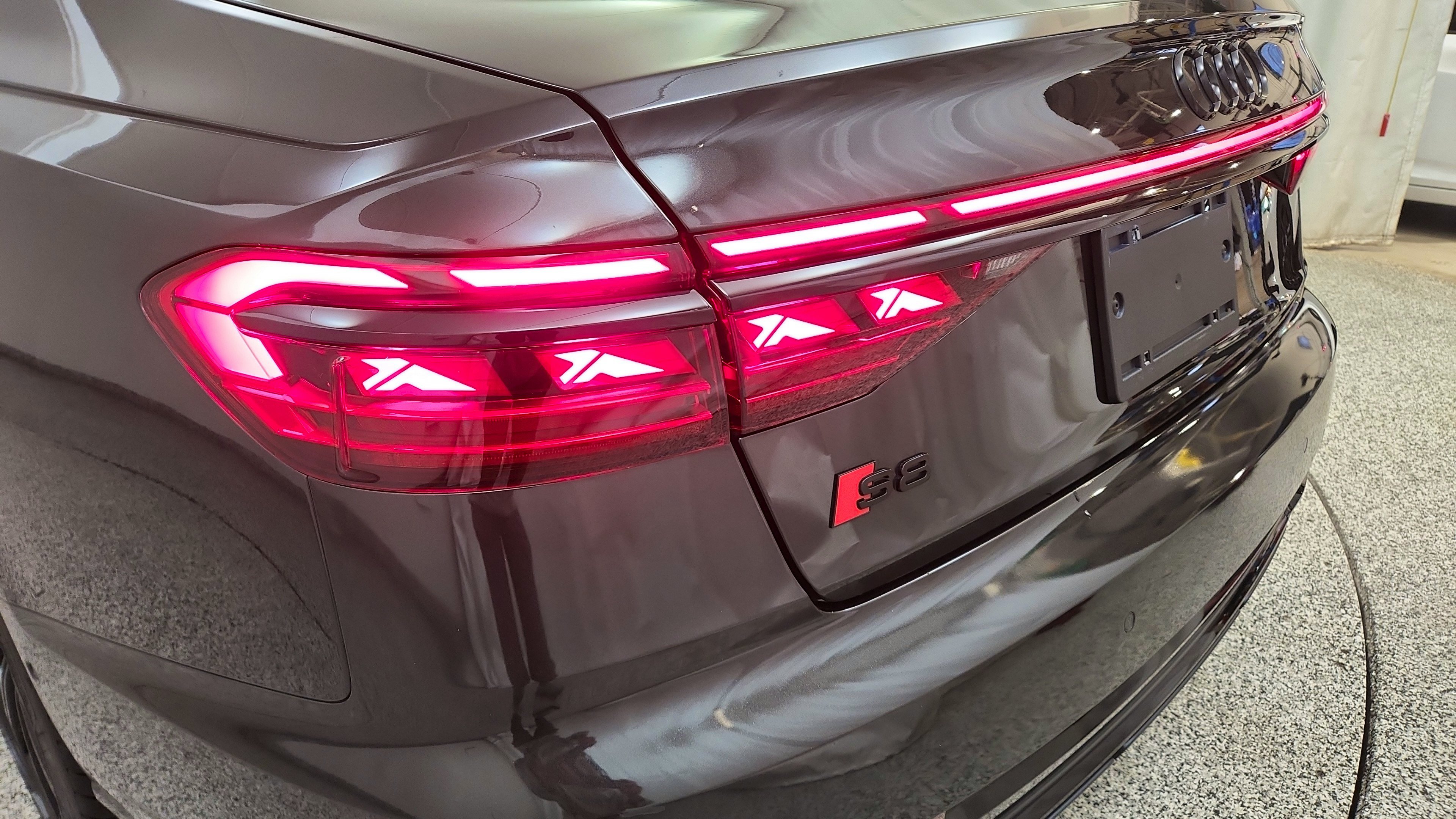 Used 2022 Audi S8 w/ S8 Comfort Plus Package AWD/4WD image 31