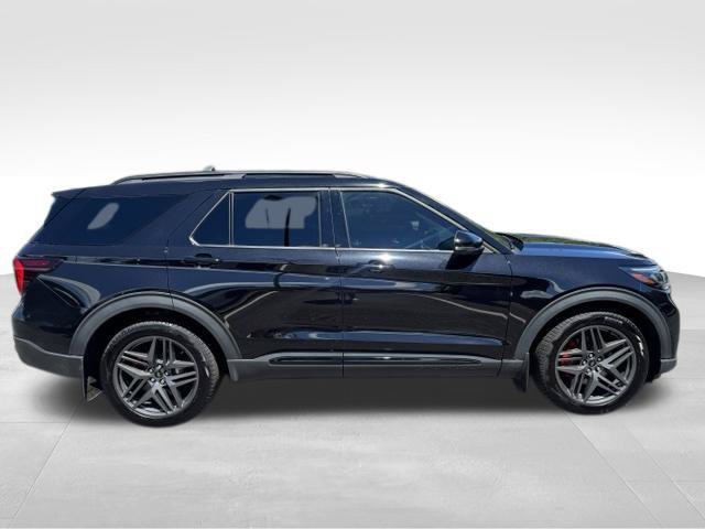 Used 2025 Ford Explorer ST AWD/4WD image 12
